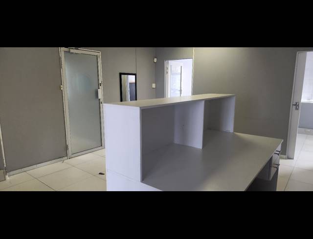 115M² OFFICE TO LET IN ESSENWOOD
